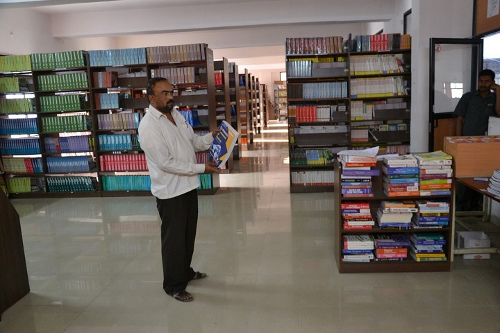 https://cache.careers360.mobi/media/colleges/social-media/media-gallery/11770/2019/2/27/Library of Shri Shivaji Polytechnic Institute Parbhani_Library.jpg